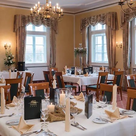 Jagdschloss Niederwald 4* 로데스하임암라인