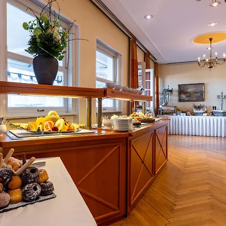 Jagdschloss Niederwald 4* 로데스하임암라인