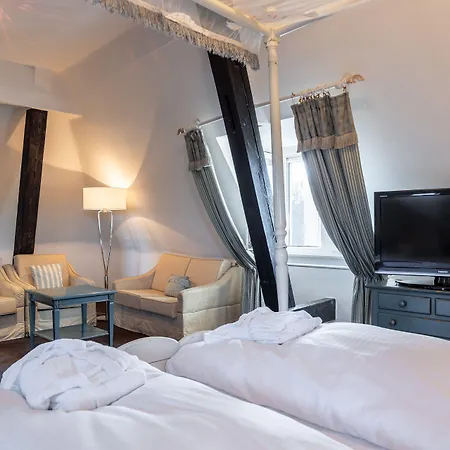 Jagdschloss Niederwald 4* 로데스하임암라인