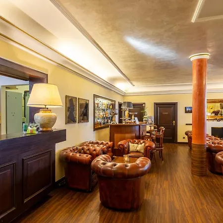 Jagdschloss Niederwald 4* 로데스하임암라인