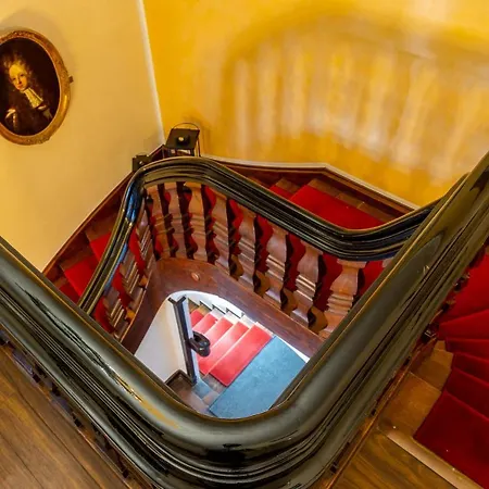 Jagdschloss Niederwald 4* 로데스하임암라인